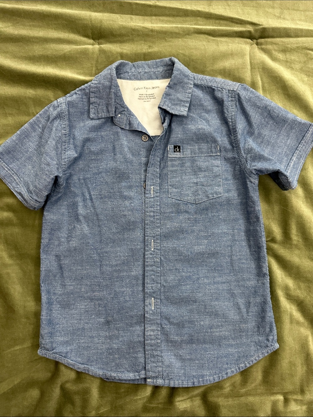 Calvin Klein Jeans Men’s Short Sleeve Chambray Blue Button-Down Shirt